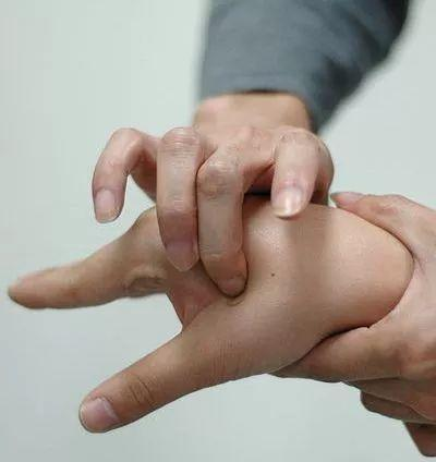 推拿按摩的基本手法——拇指推法
