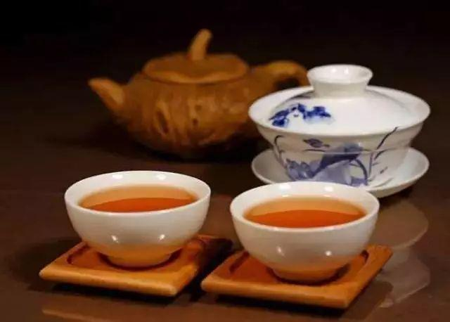 喝茶也可以治病养生，日常喝些茶对身体保健很有益处